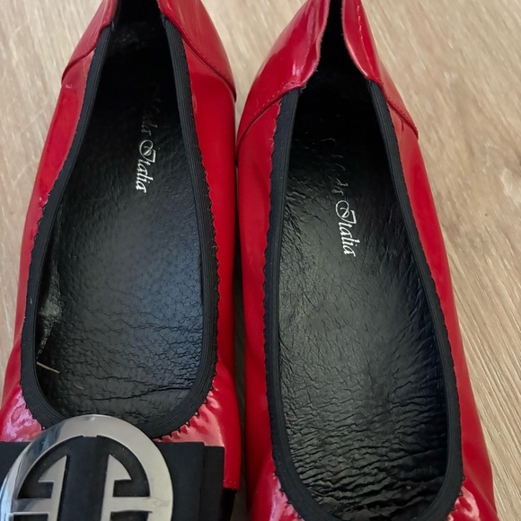 André & Nalia Woman’s 6.5 Red Patent Ballet Flats glam feminine, preppy - Picture 3 of 7